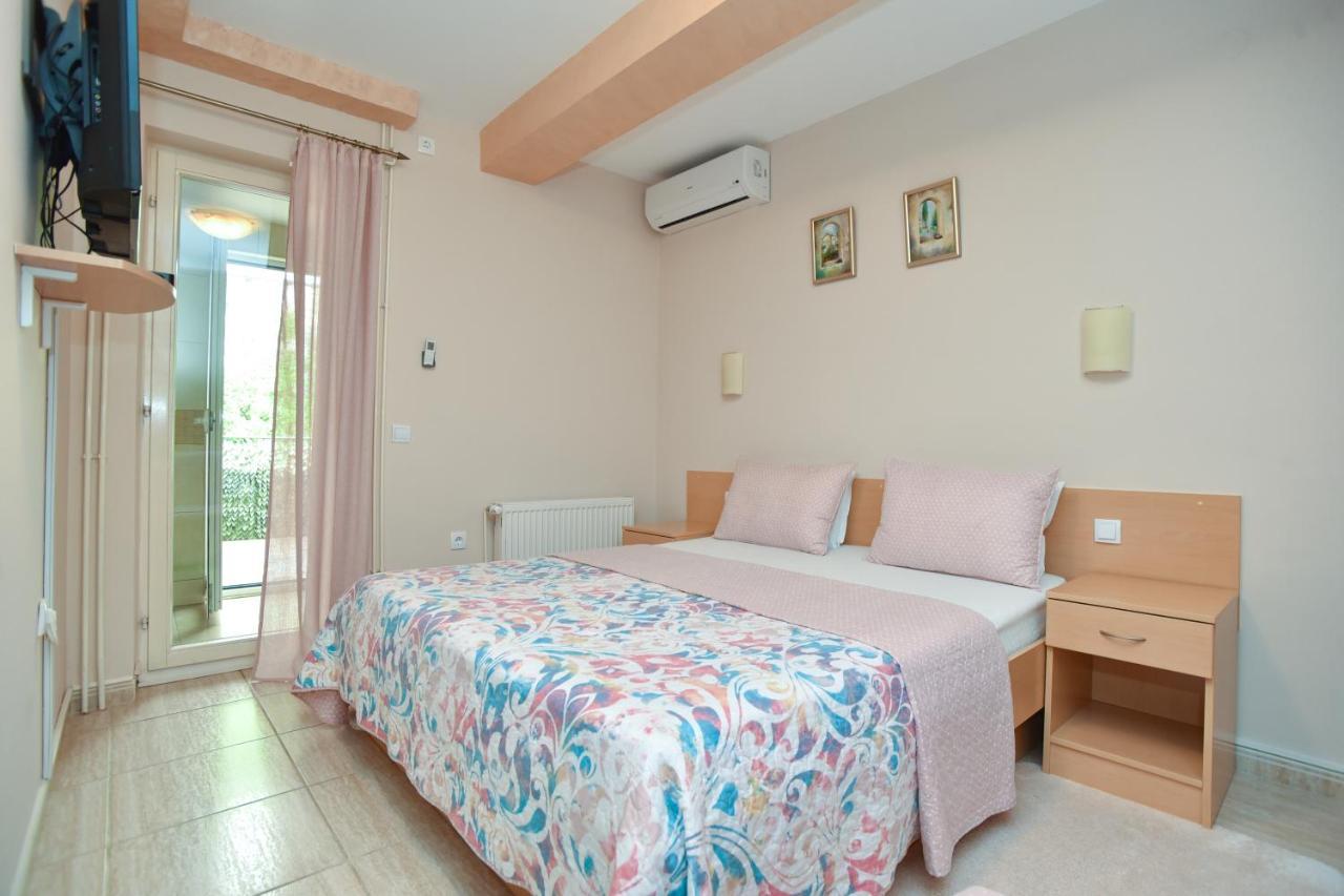Apartments And Rooms Drago Sveti Stefan Ngoại thất bức ảnh