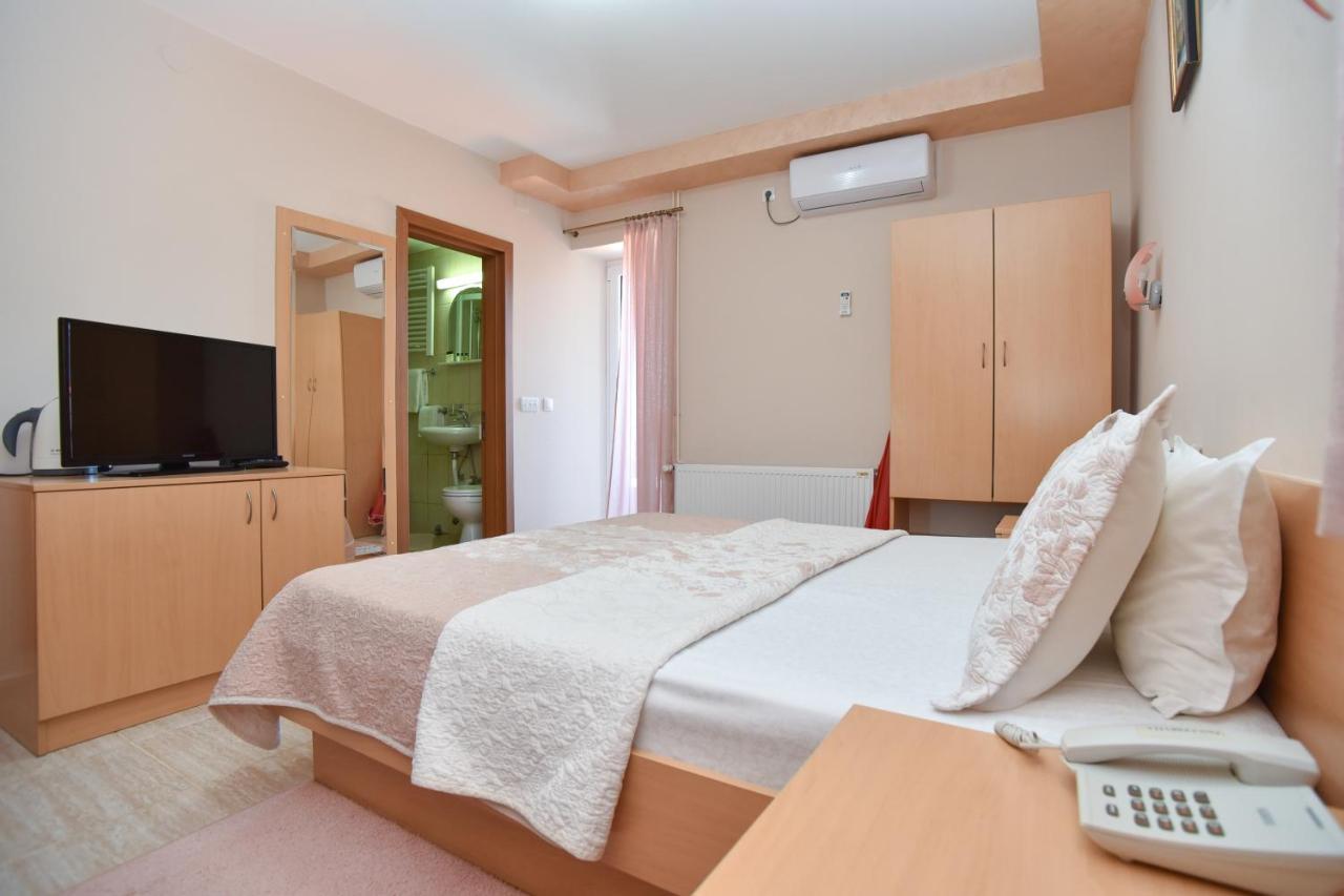 Apartments And Rooms Drago Sveti Stefan Ngoại thất bức ảnh