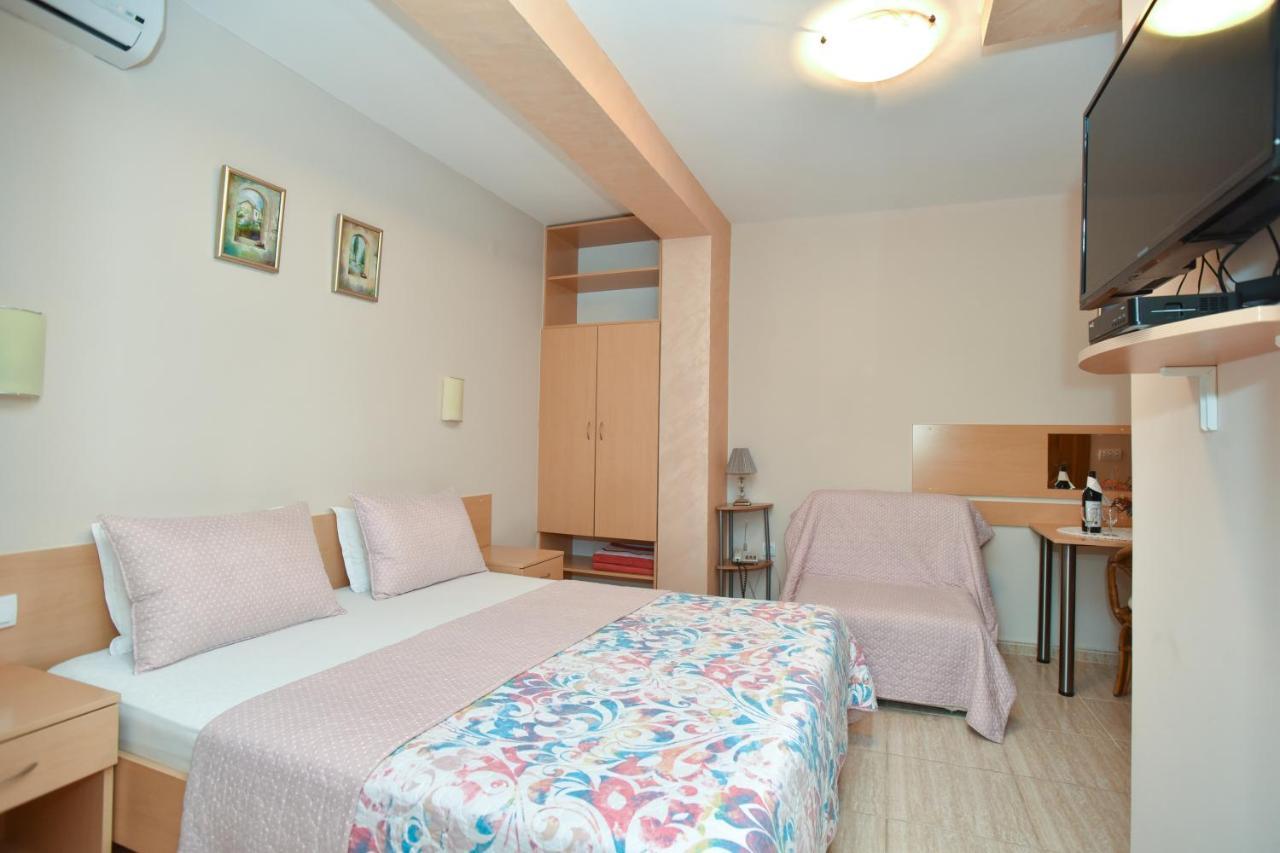Apartments And Rooms Drago Sveti Stefan Ngoại thất bức ảnh