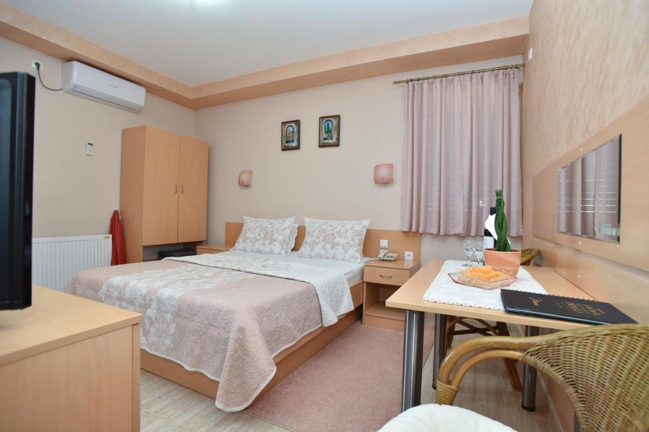 Apartments And Rooms Drago Sveti Stefan Ngoại thất bức ảnh