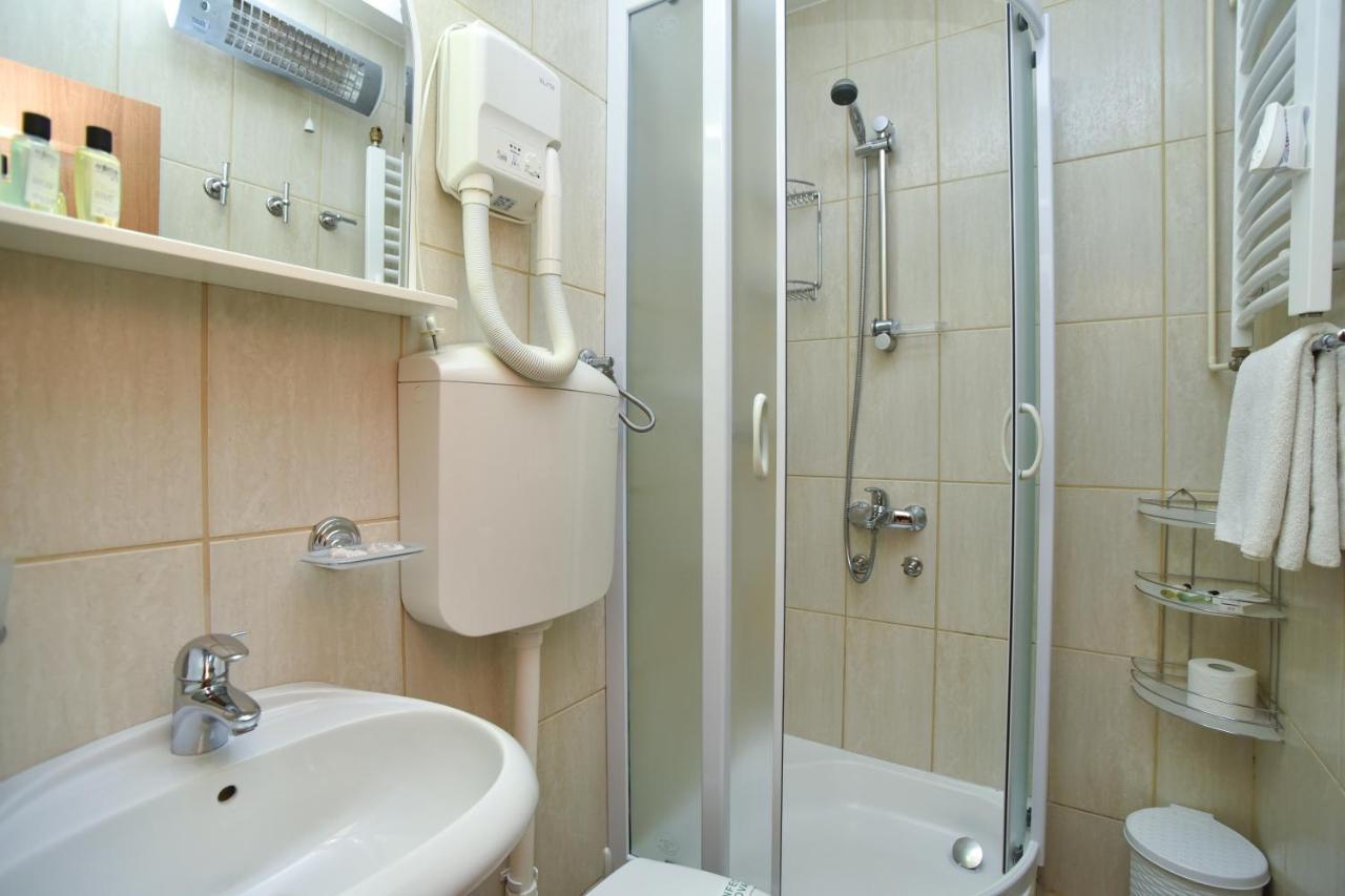 Apartments And Rooms Drago Sveti Stefan Ngoại thất bức ảnh