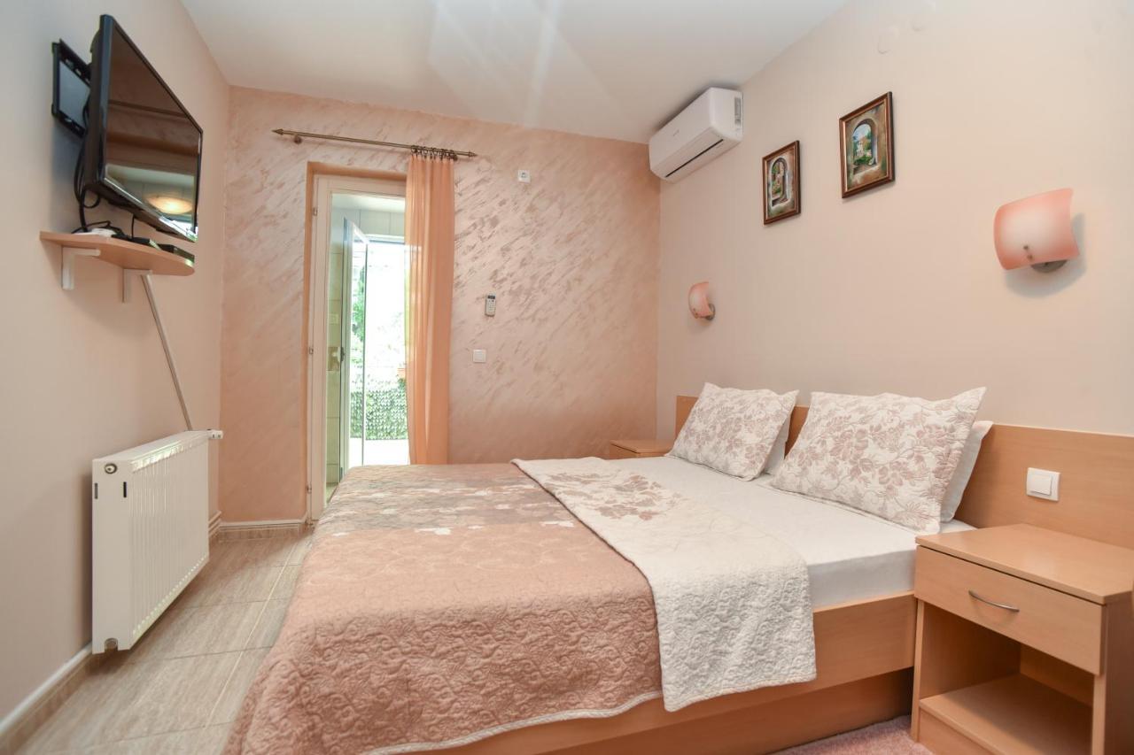 Apartments And Rooms Drago Sveti Stefan Ngoại thất bức ảnh