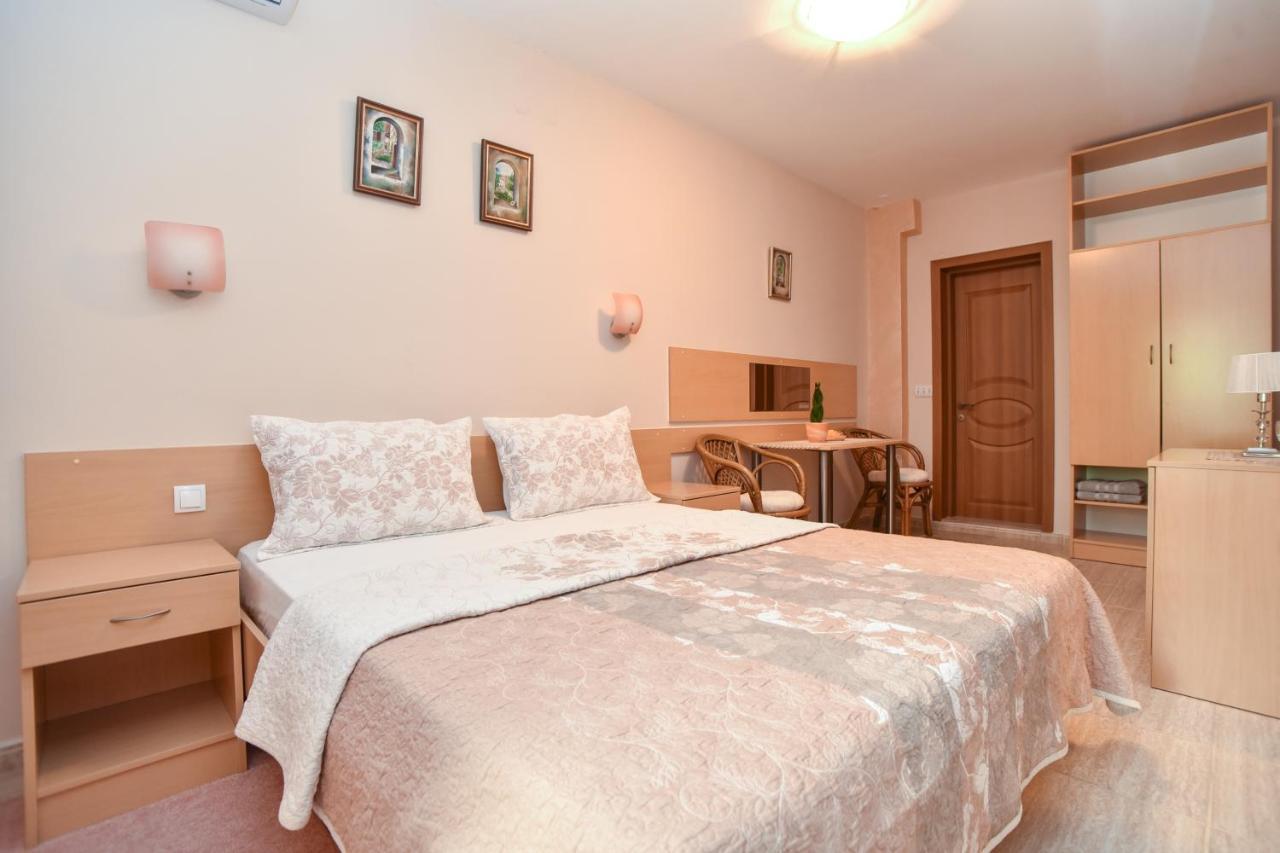Apartments And Rooms Drago Sveti Stefan Ngoại thất bức ảnh